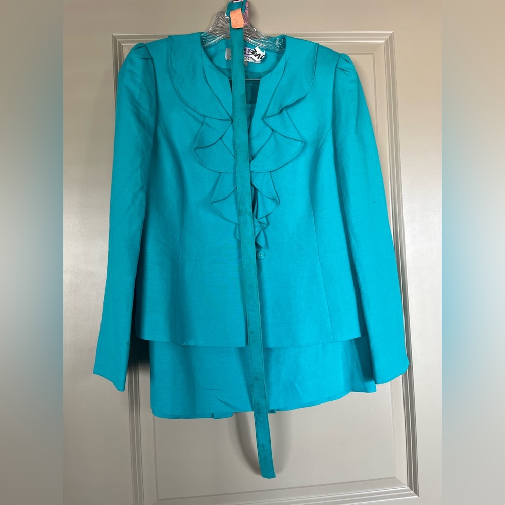 Tahari Skirt Suit size 6